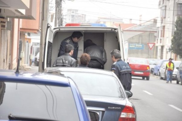 Proxeneţii minorei de 17 ani, trimişi în judecată